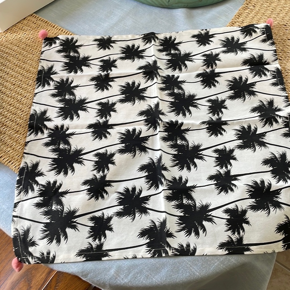 NWOT Palm Paradise Printed Linen Napkins (8)